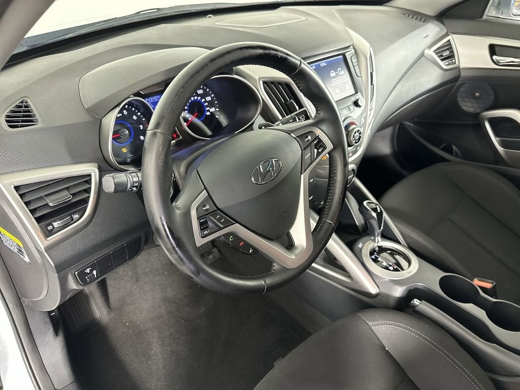 2017 Hyundai Veloster Base w/Black