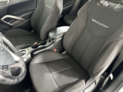 2017 Hyundai Veloster Base w/Black