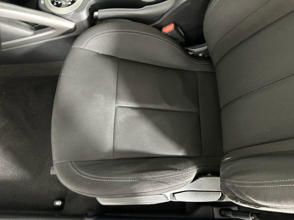 2017 Hyundai Veloster Base w/Black