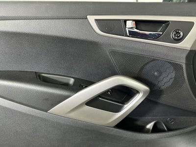 2017 Hyundai Veloster Base w/Black