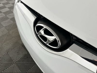 2017 Hyundai Veloster Base w/Black